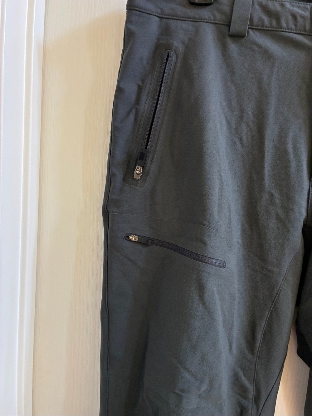 👏🏻GET OUT & HIKE IN THESE REI Men's 36x32 Lightweight HIKING Pants Gray w/ZIPS - Picture 3 of 10